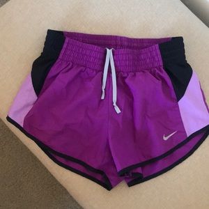 Like new - Nike sports! 🏃🏻‍♀️